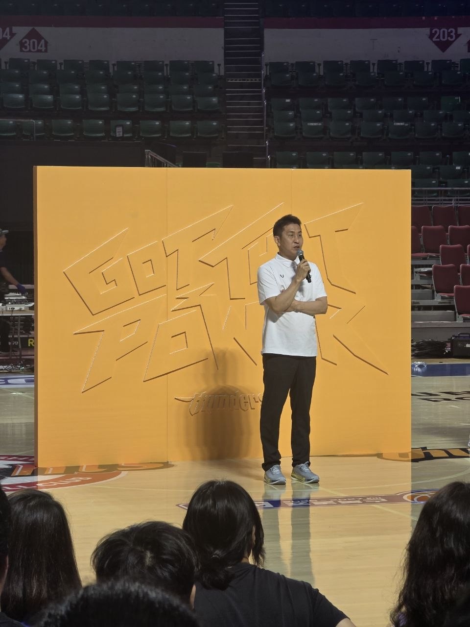 출정식 무대에서 시즌 각오를 밝히는 서울 삼성 김상식 감독